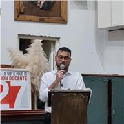 Profesor de Historia que imparte clases a alumnos de 11 años en adelante